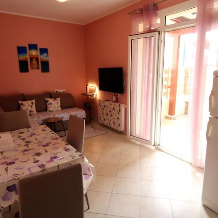 Sweet Apartment *